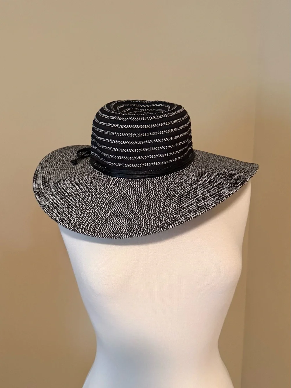 Black & White Wide Brim Sun Hat | Elegant Packable Summer Beach Hat